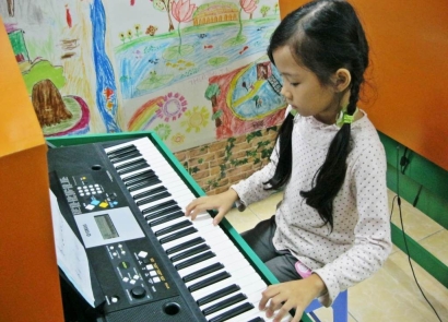 Đàn organ BMT | Bé từ 6 đến 10 tuổi có nên học đàn organ không?